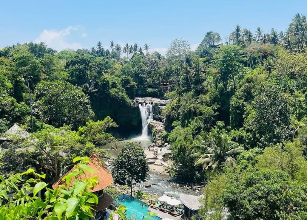 Bali: Goa Gajah, Tegenungan Waterfall & Neka Museum Day Tour | ®ExcursionMania