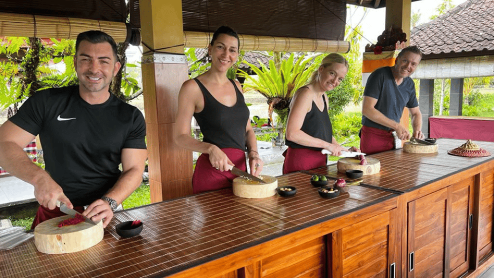 Ubud: Virgin Coconut Oil Making Class and Market Tour | ®ExcursionMania