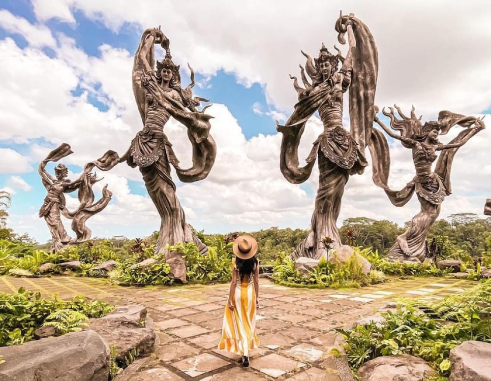 Ubud: Saraswati Temple, Monkey Forest, Art Market, Waterfall | ®ExcursionMania