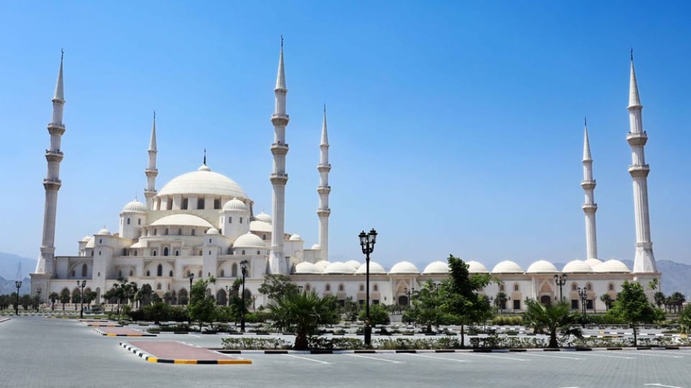 Dubai: Sheikh Zayed Mosque, Fujairah and Khorfakkan Tour | ®ExcursionMania