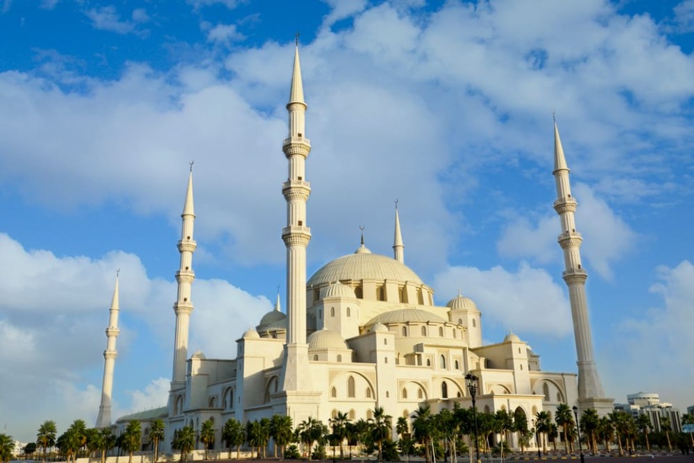 Dubai: Sheikh Zayed Mosque, Fujairah and Khorfakkan Tour | ®ExcursionMania