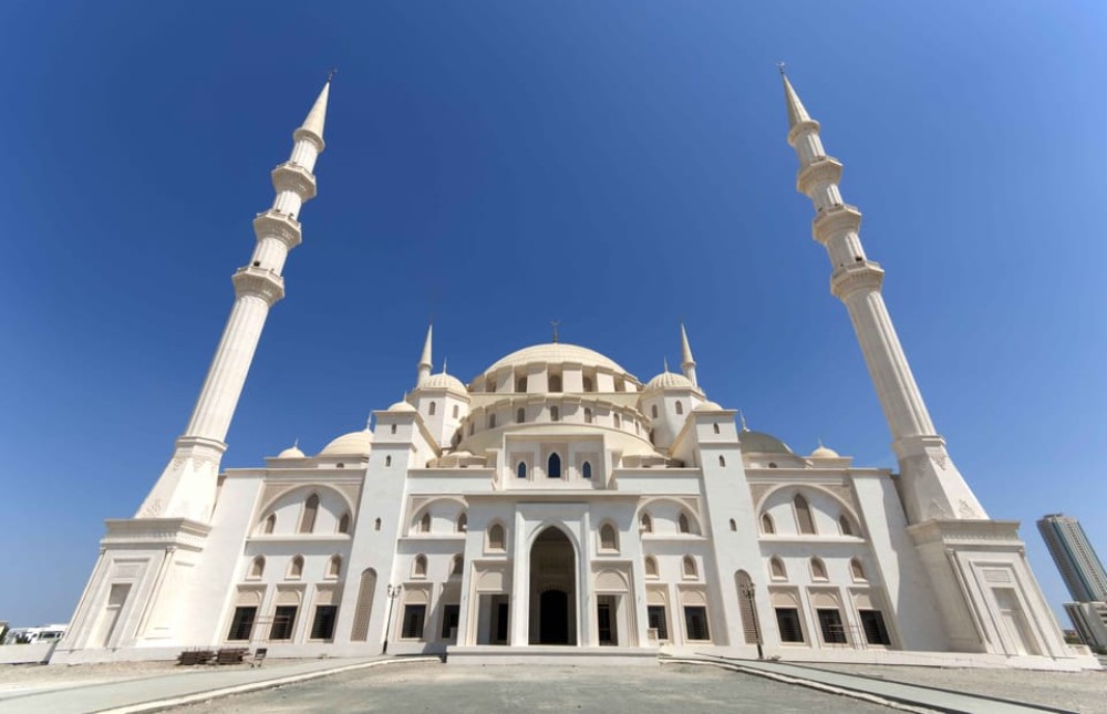 Dubai: Sheikh Zayed Mosque, Fujairah and Khorfakkan Tour | ®ExcursionMania