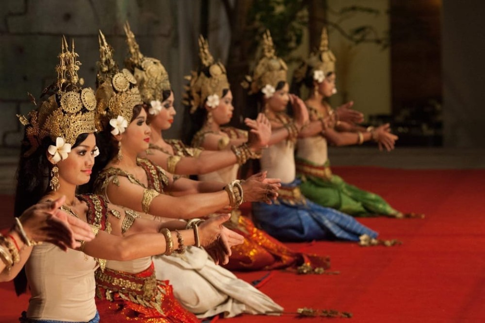 Apsara Traditional Dances & Local Buffet with Tuk-Tuk Ride | ®ExcursionMania