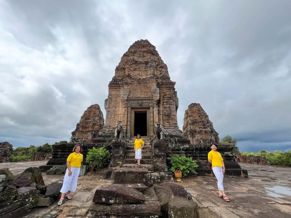 Small-Group Tour of Grand Circuit Temples with Banteay Srei | ®ExcursionMania