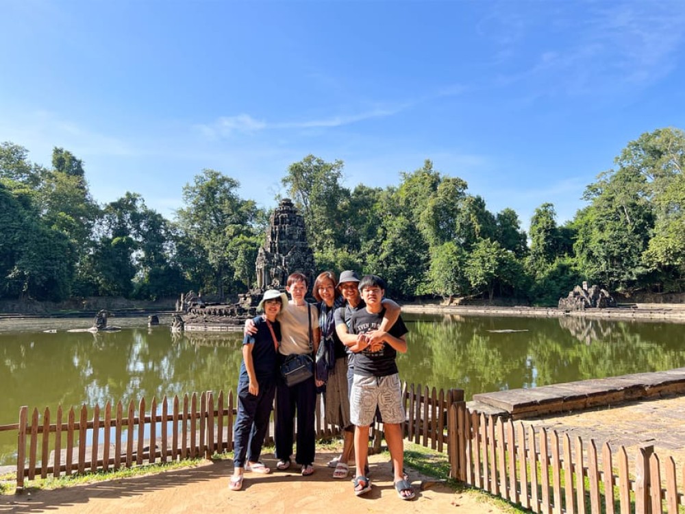 Small-Group Tour of Grand Circuit Temples with Banteay Srei | ®ExcursionMania