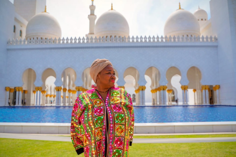 From Dubai: Abu Dhabi Sheikh Zayed Mosque Guided Tour | ®ExcursionMania