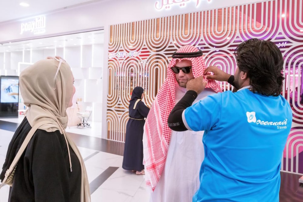 From Dubai: Abu Dhabi Sheikh Zayed Mosque Guided Tour | ®ExcursionMania