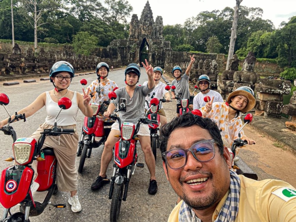 Siem Reap: Angkor Wat Sunrise E-bike Small Group Tour | ®ExcursionMania