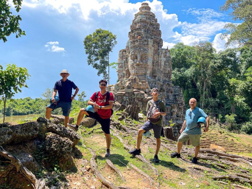 Siem Reap: Angkor Wat Sunrise E-bike Small Group Tour | ®ExcursionMania
