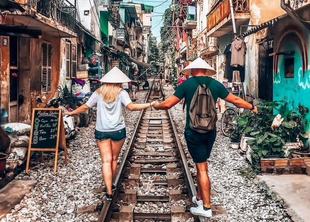 Hanoi Street Food: A Flavorful Journey Through Local Delights