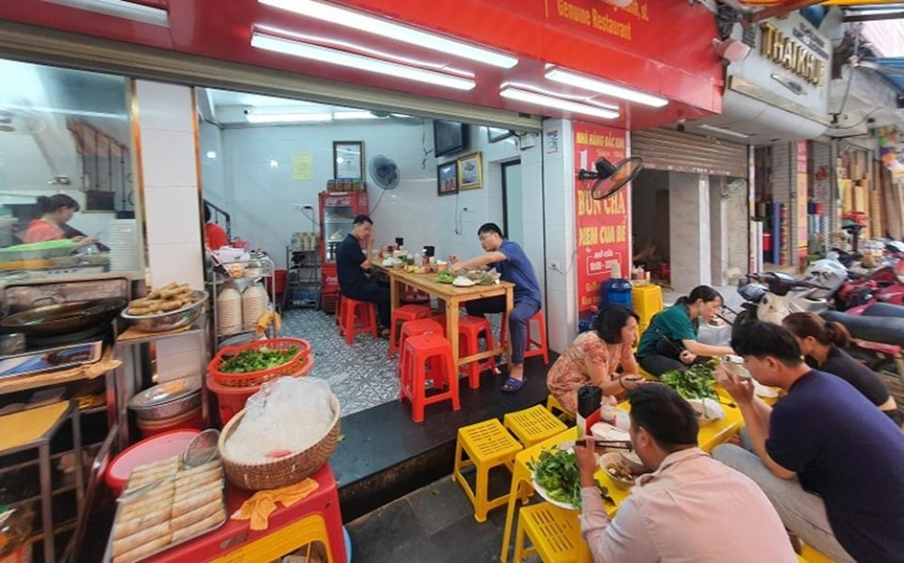 Hanoi: Michelin Guide Street Food Walking Tour | ®ExcursionMania