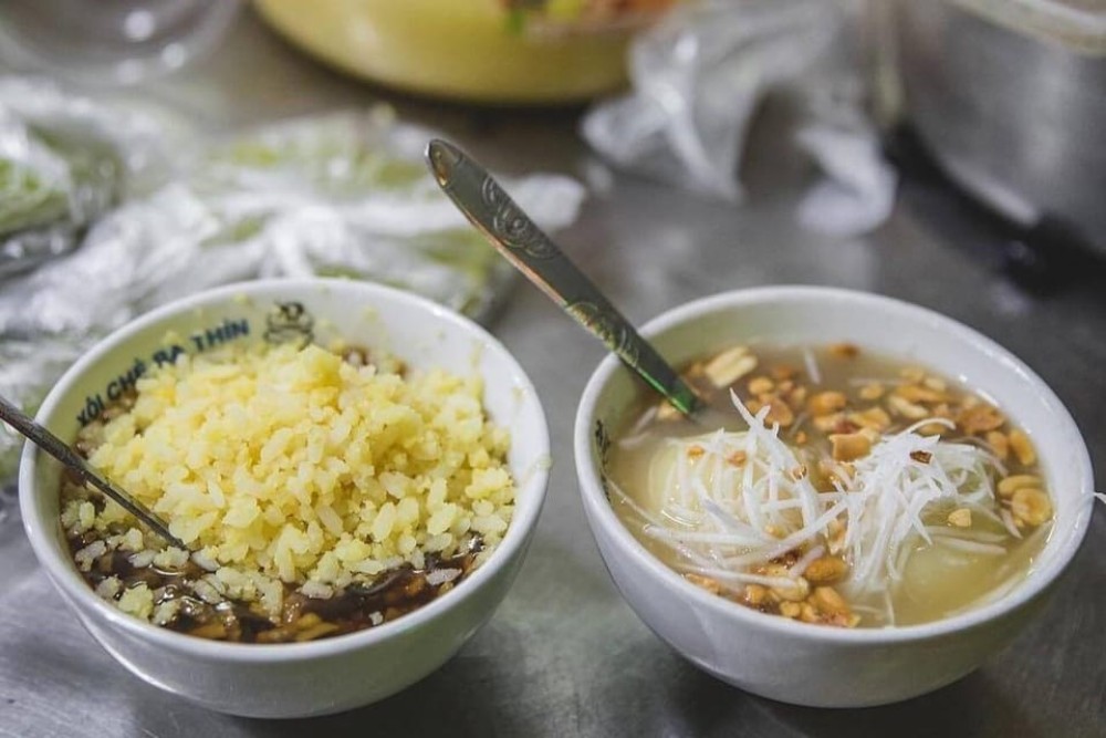 Hanoi Street Food: A Flavorful Journey Through Local Delights