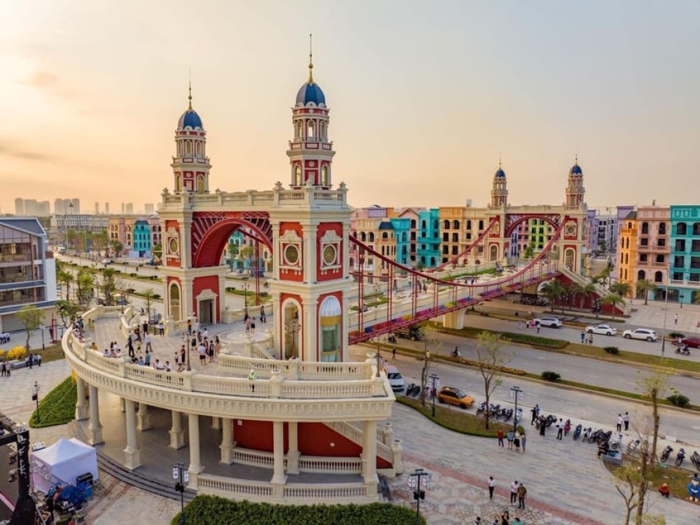 Hanoi: Mega Grand World with Bat Trang Pottery Village | ®ExcursionMania