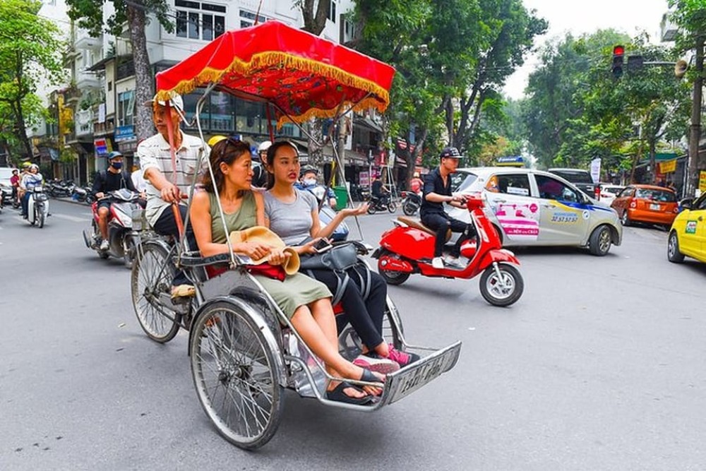 Hanoi Local Fresh Beer And Culinary Tour With Train Street | ®ExcursionMania