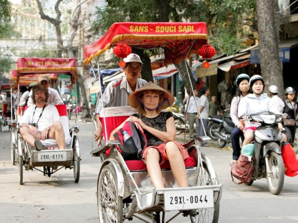 Private Evening Cyclo Tour with Water Puppet Show | ®ExcursionMania