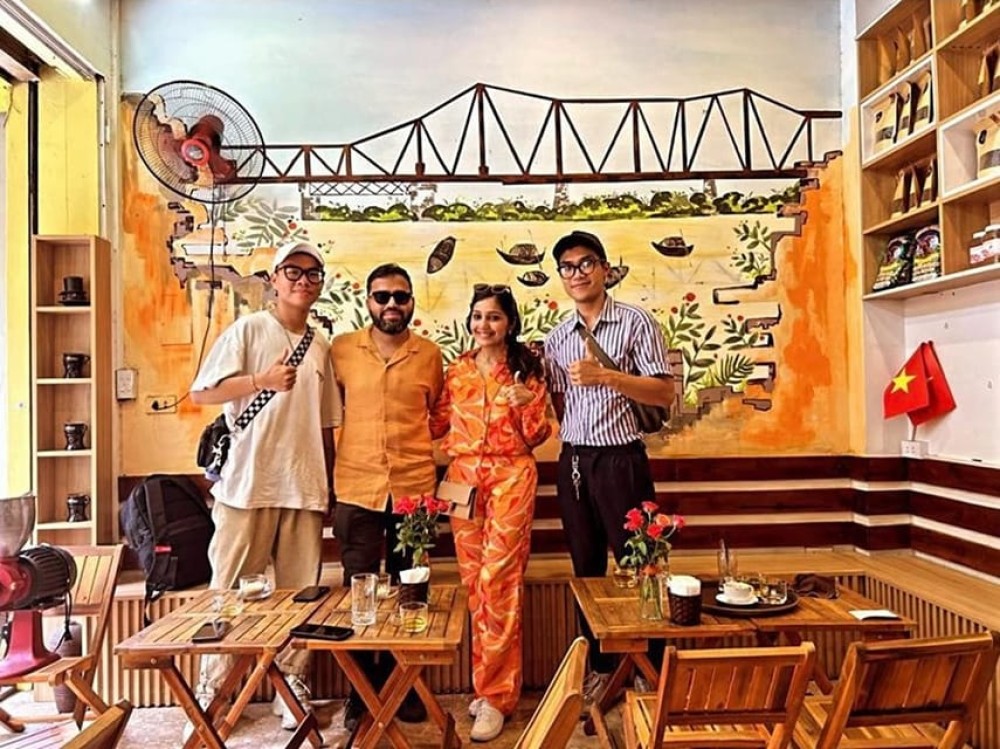 Hanoi Backstreets Food Tour with 12 Tastings | ®ExcursionMania