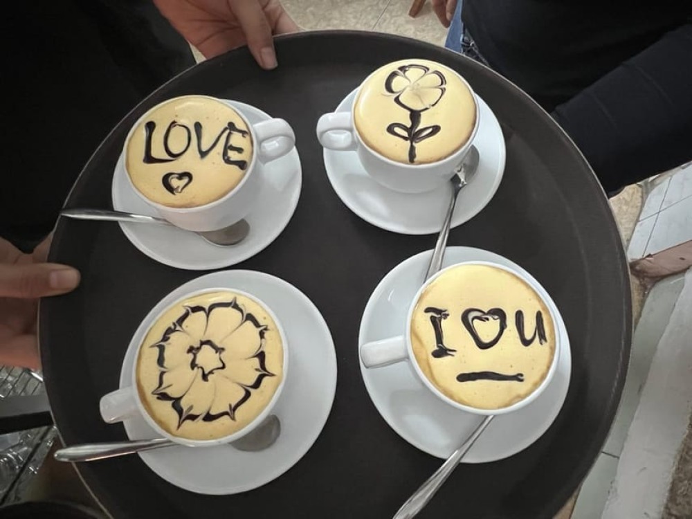 Hanoi Backstreets Food Tour with 12 Tastings | ®ExcursionMania