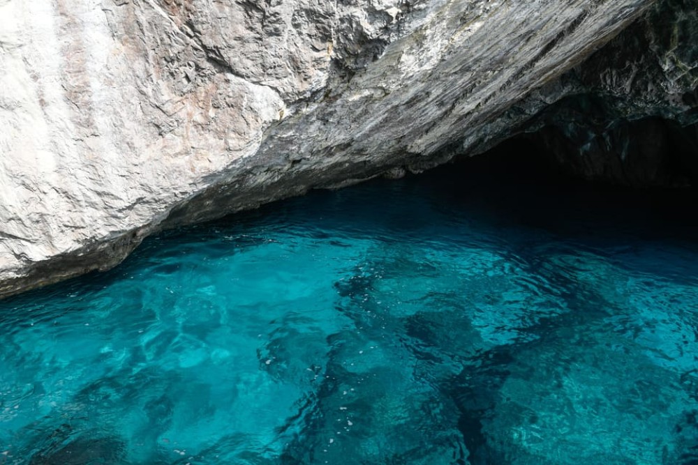Capri: Island and Grottos Boat Cruise with Snacks and Drinks | ®ExcursionMania