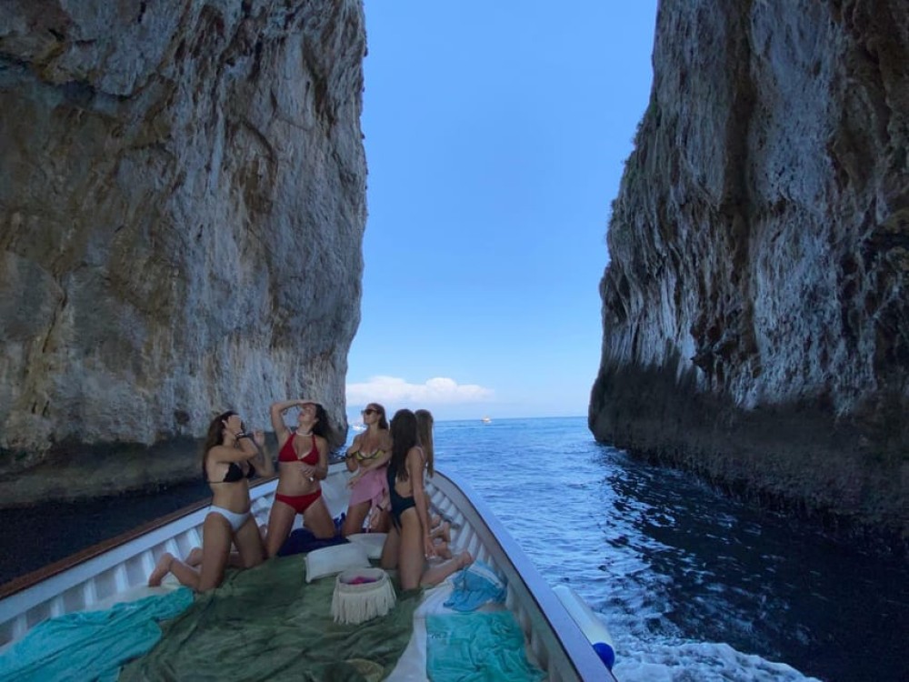 Capri: Island and Grottos Boat Cruise with Snacks and Drinks | ®ExcursionMania