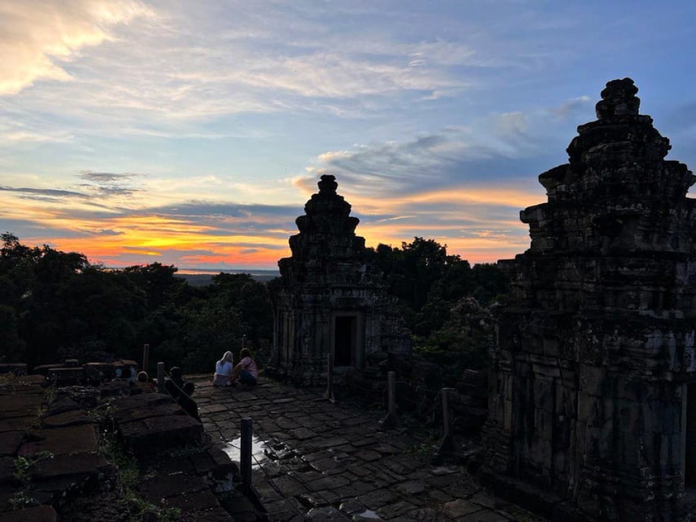 Siem Reap: Angkor Wat Small-Group Day Tour and Sunset | ®ExcursionMania