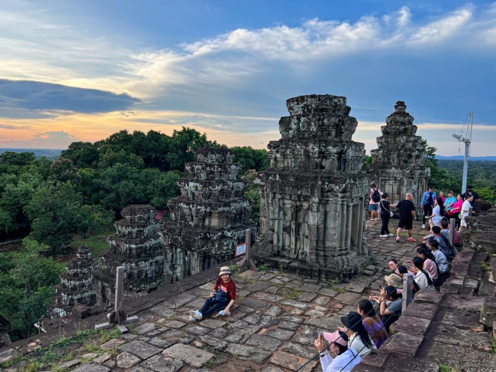 Siem Reap: Angkor Wat Small-Group Day Tour and Sunset | ®ExcursionMania