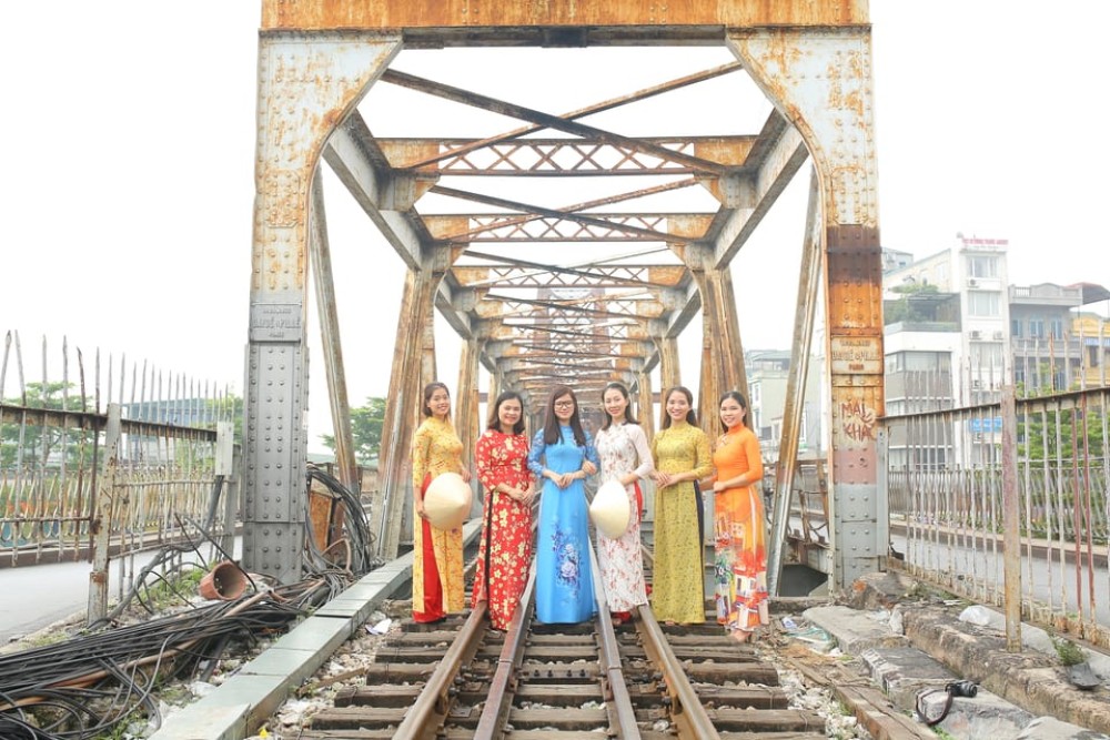 Hanoi: Traditional Ao Dai Dress And Non La Hat Rental | ®ExcursionMania