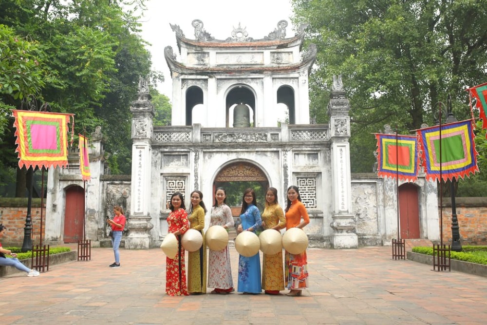 Hanoi: Traditional Ao Dai Dress And Non La Hat Rental | ®ExcursionMania