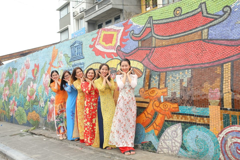 Hanoi: Traditional Ao Dai Dress And Non La Hat Rental | ®ExcursionMania