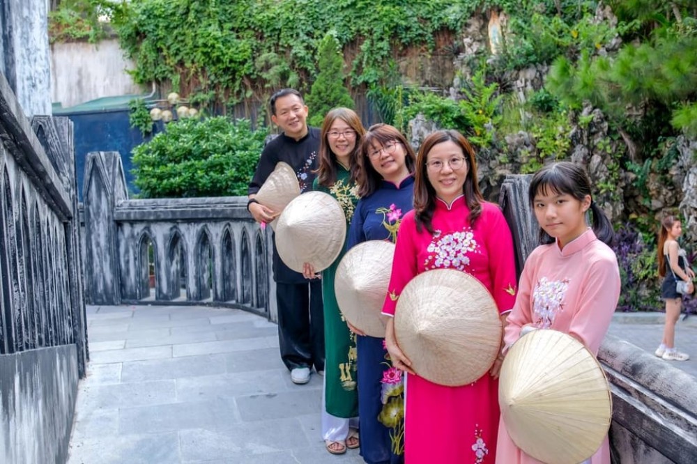 Hanoi: Traditional Ao Dai Dress And Non La Hat Rental | ®ExcursionMania