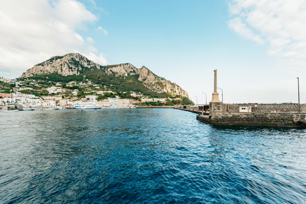 Sorrento: Coast and Capri Boat Trip with Limoncello Tasting | ®ExcursionMania