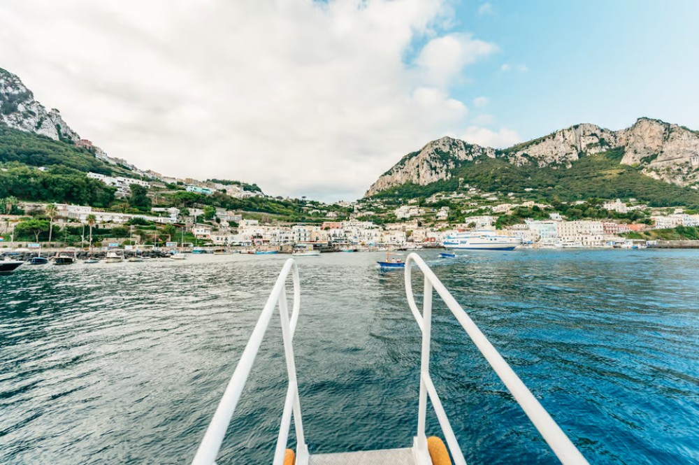 Sorrento: Coast and Capri Boat Trip with Limoncello Tasting | ®ExcursionMania
