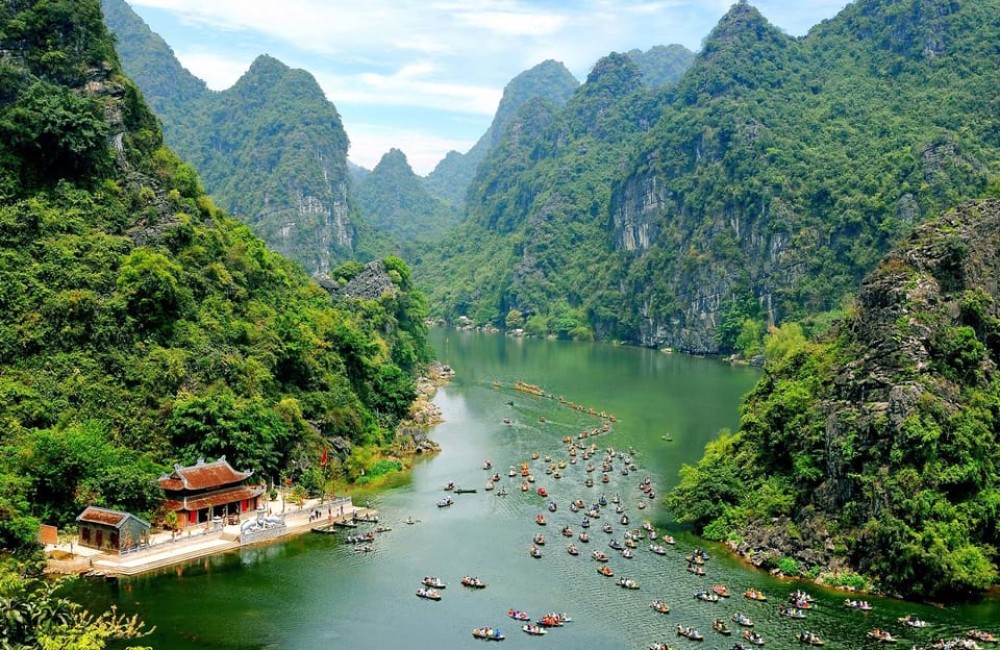 From Hanoi: Trang An & Bai Dinh Pagoda Full-Day Private Tour | ®ExcursionMania