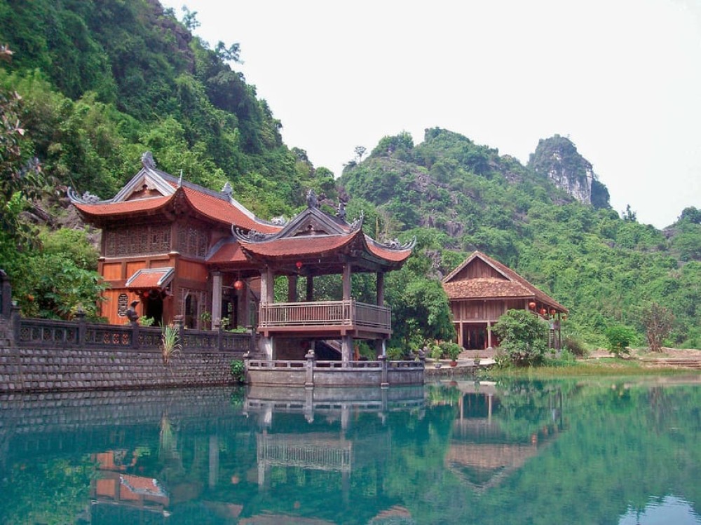 From Hanoi: Trang An & Bai Dinh Pagoda Full-Day Private Tour | ®ExcursionMania