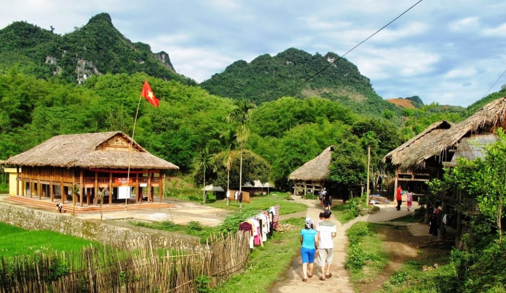 From Hanoi: Mai Chau Valley & Hill Tribes 2-Day Trek Tour | ®ExcursionMania