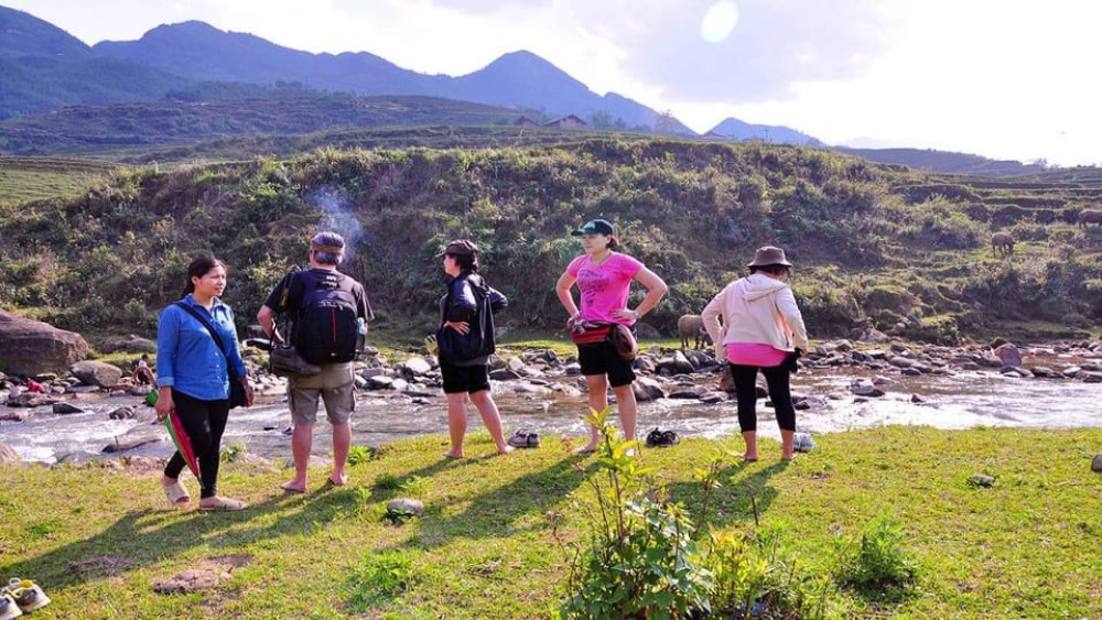From Hanoi: 2-Day Overnight Sapa Tour By Limousine | ®ExcursionMania