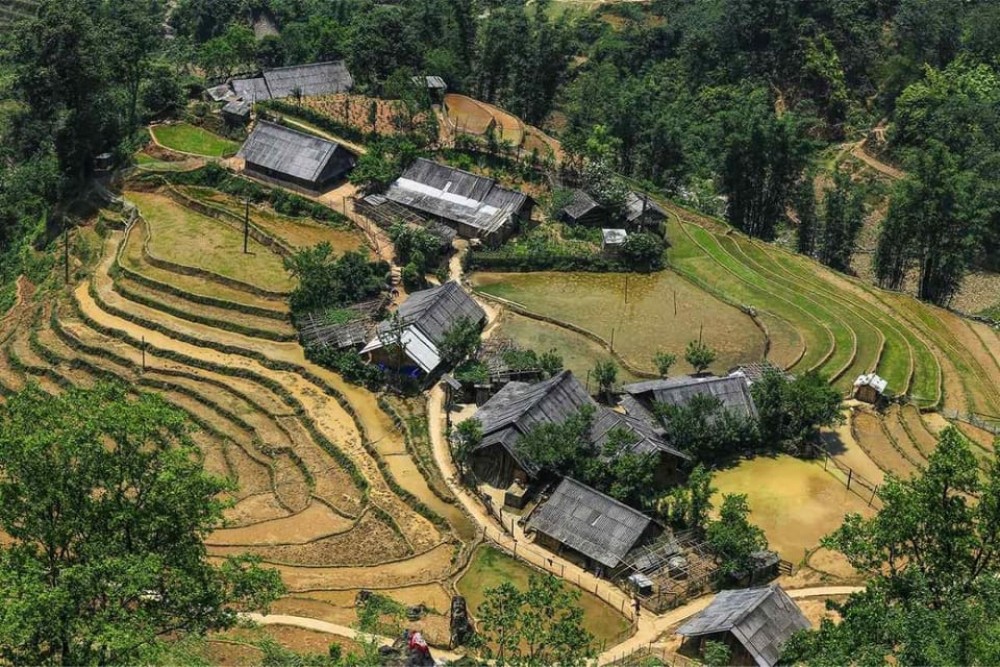 From Hanoi: 2-Day Overnight Sapa Tour By Limousine | ®ExcursionMania
