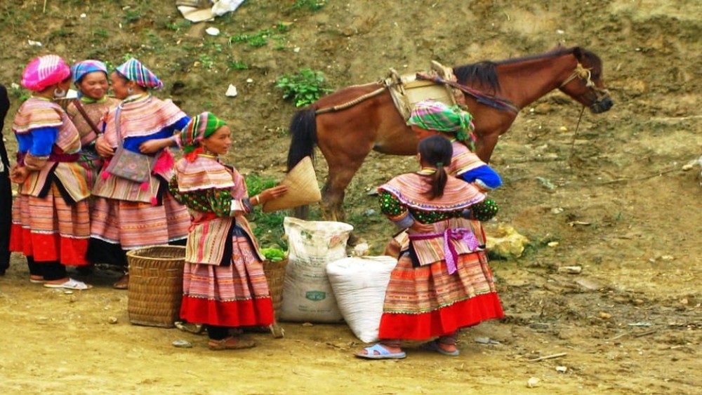 From Hanoi: 2-Day Overnight Sapa Tour By Limousine | ®ExcursionMania
