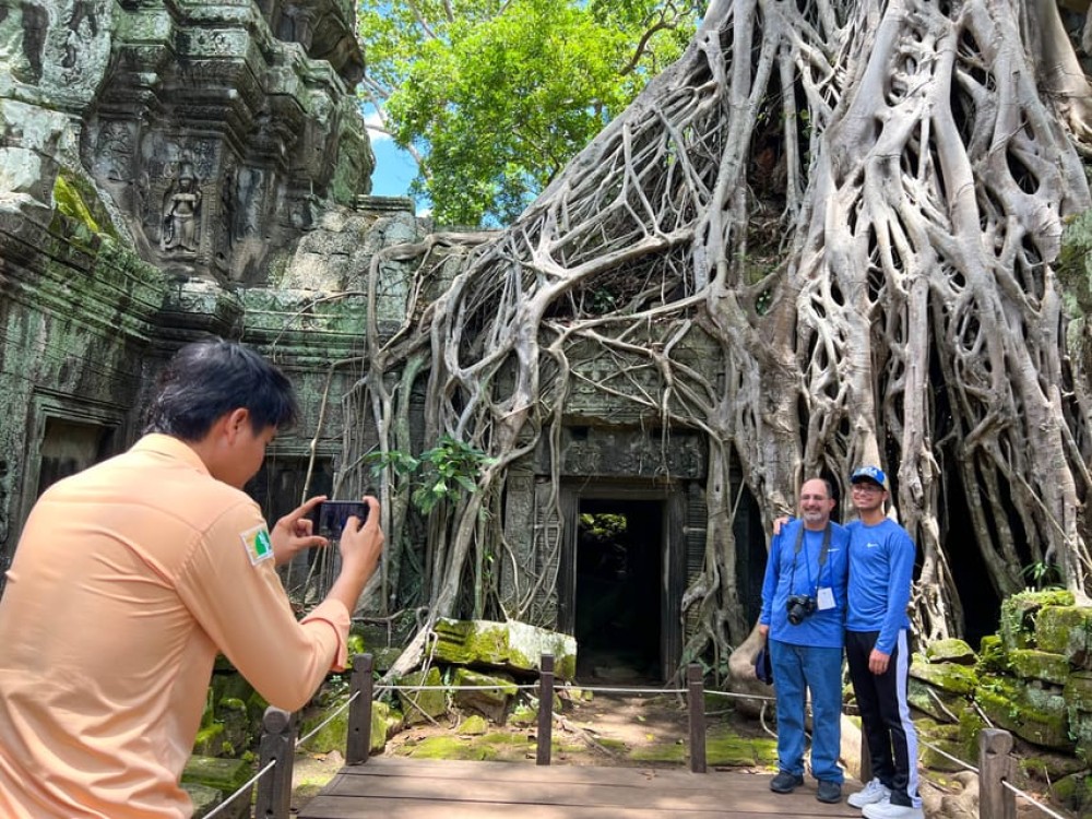 From Siem Reap: Angkor Wat Sunrise and Temples E-Bike Tour | ®ExcursionMania