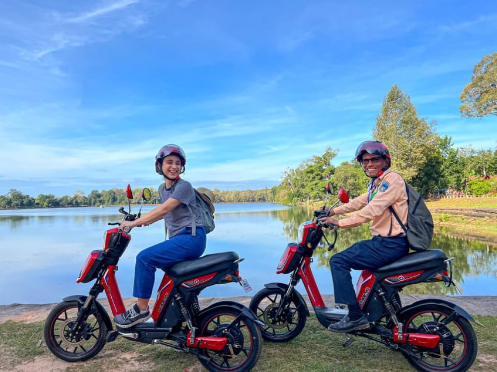 From Siem Reap: Angkor Wat Sunrise and Temples E-Bike Tour | ®ExcursionMania