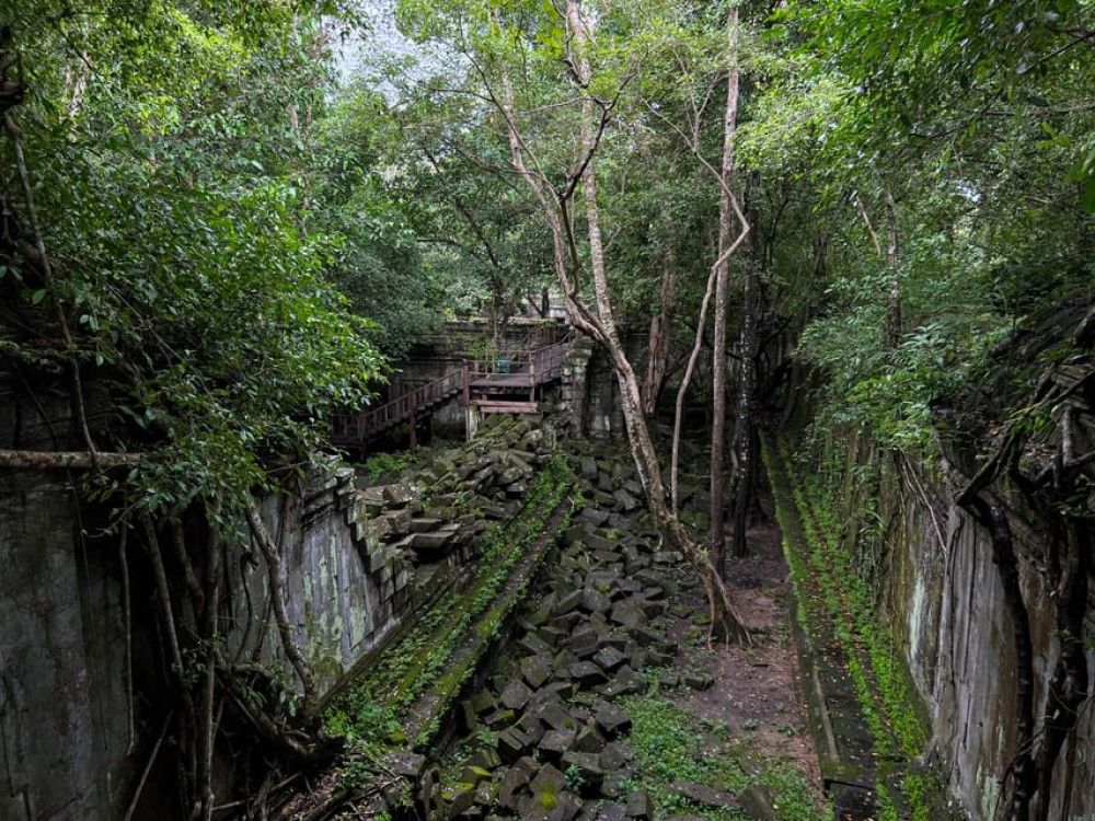 From Siem Reap: Beng Mealea & Tonle Sap Sunset Boat Cruise | ®ExcursionMania