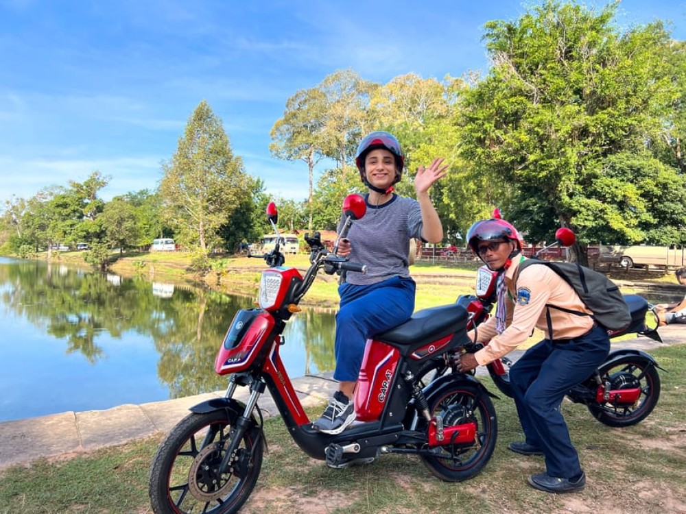 Siem Reap: E-Bike Guided Tour of Angkor Wat with Local Lunch | ®ExcursionMania