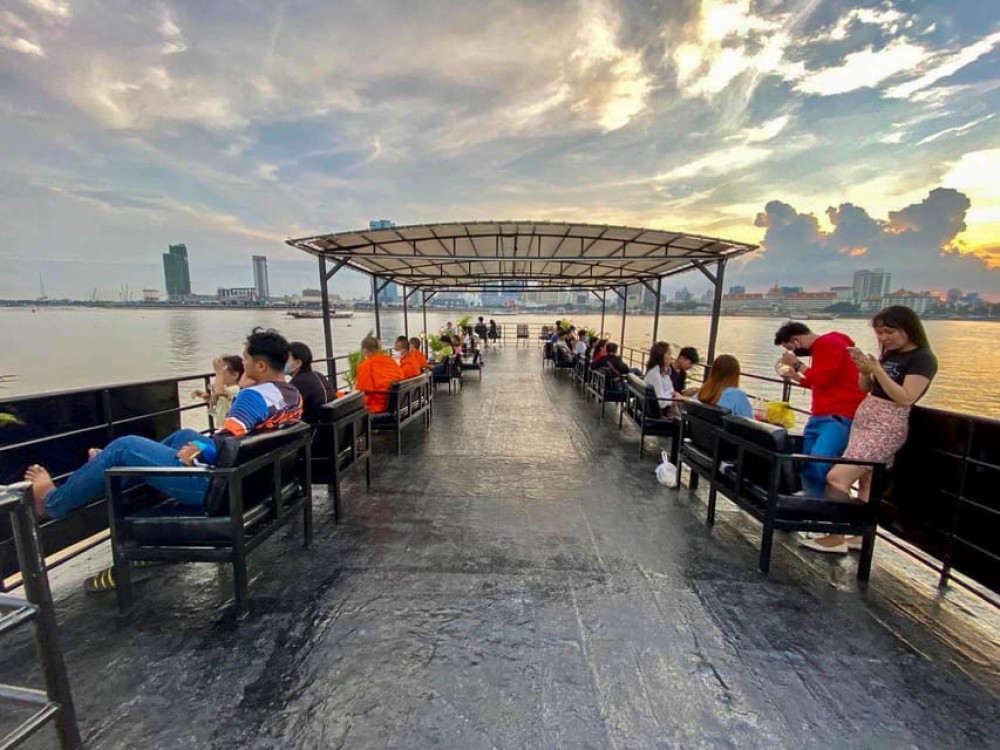 Phnom Penh: Mekong River Sunset Cruise and Tuk Tuk Ride | ®ExcursionMania