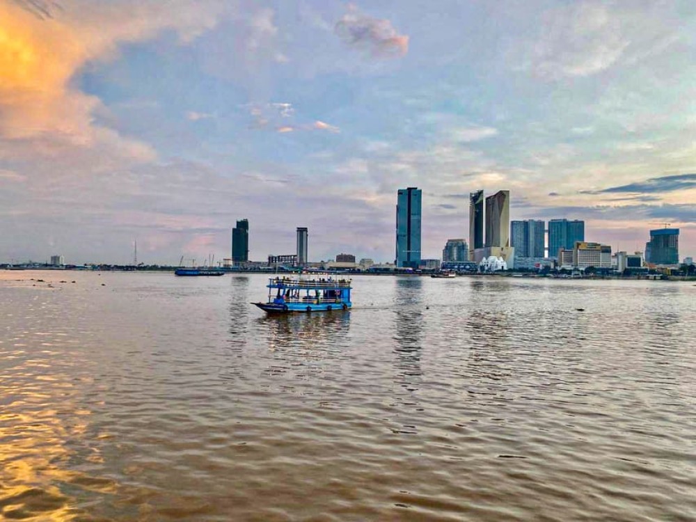 Phnom Penh: Mekong River Sunset Cruise and Tuk Tuk Ride | ®ExcursionMania