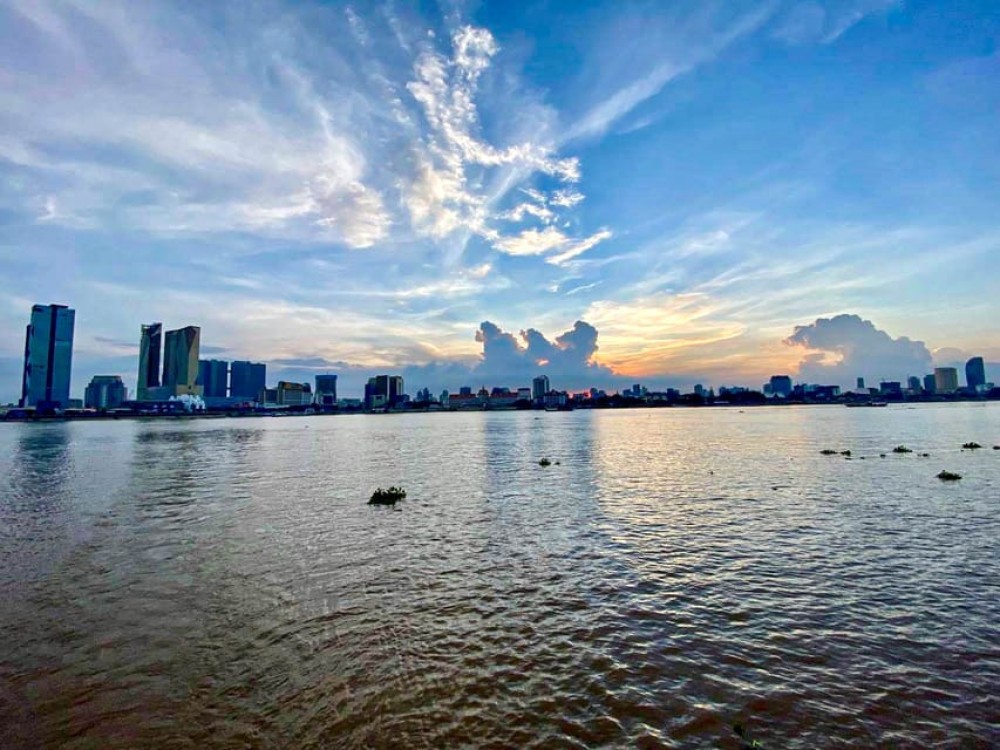 Phnom Penh: Mekong River Sunset Cruise and Tuk Tuk Ride | ®ExcursionMania
