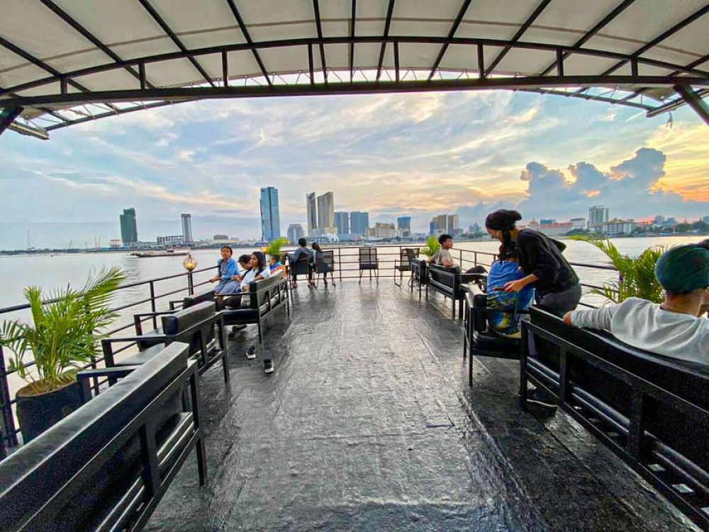 Phnom Penh: Mekong River Sunset Cruise and Tuk Tuk Ride | ®ExcursionMania