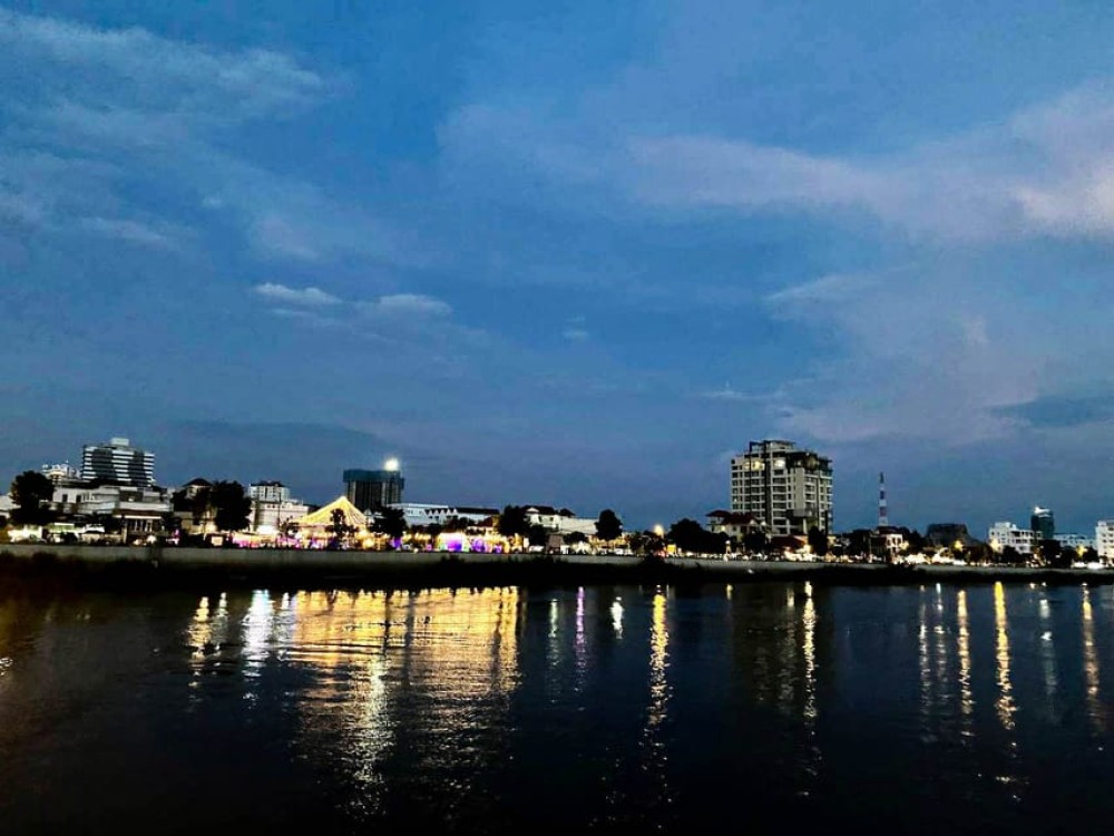 Phnom Penh: Mekong River Sunset Cruise and Tuk Tuk Ride | ®ExcursionMania
