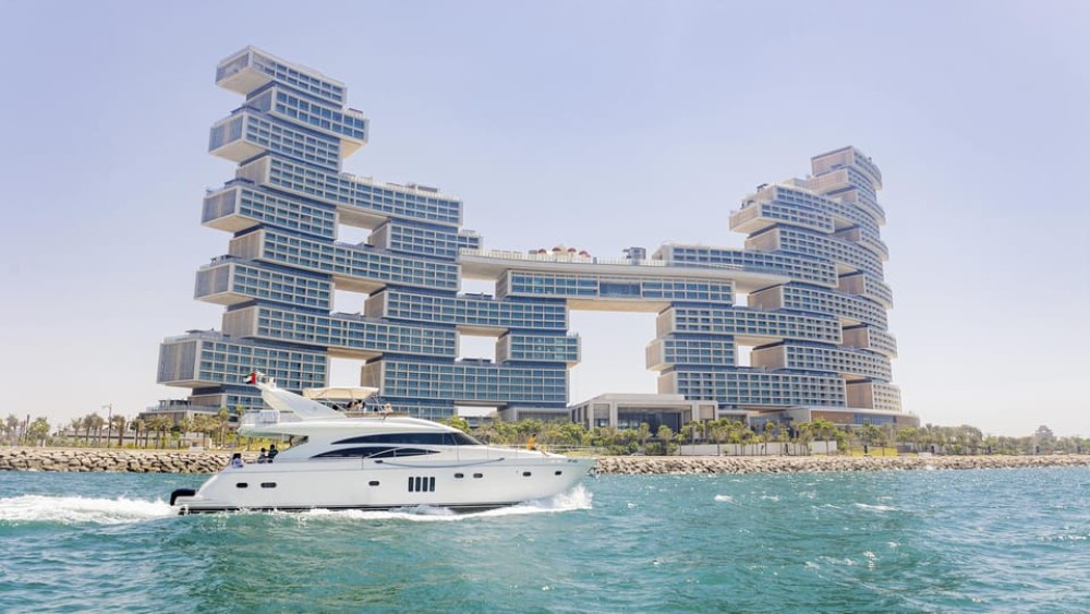 Dubai: Private VIP Luxury Yacht Tour with BBQ & Drinks | ®ExcursionMania