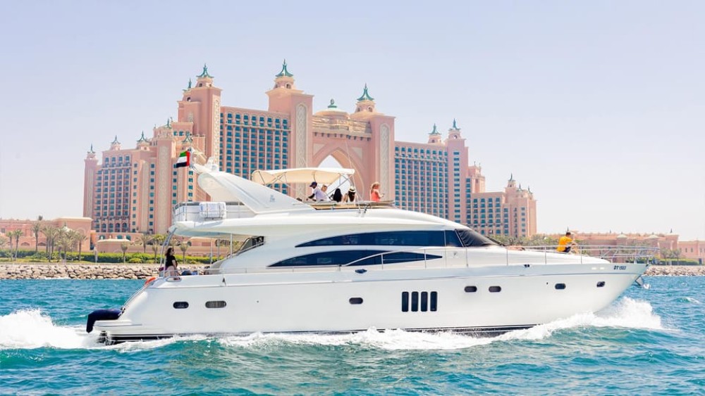 Dubai: Private VIP Luxury Yacht Tour with BBQ & Drinks | ®ExcursionMania