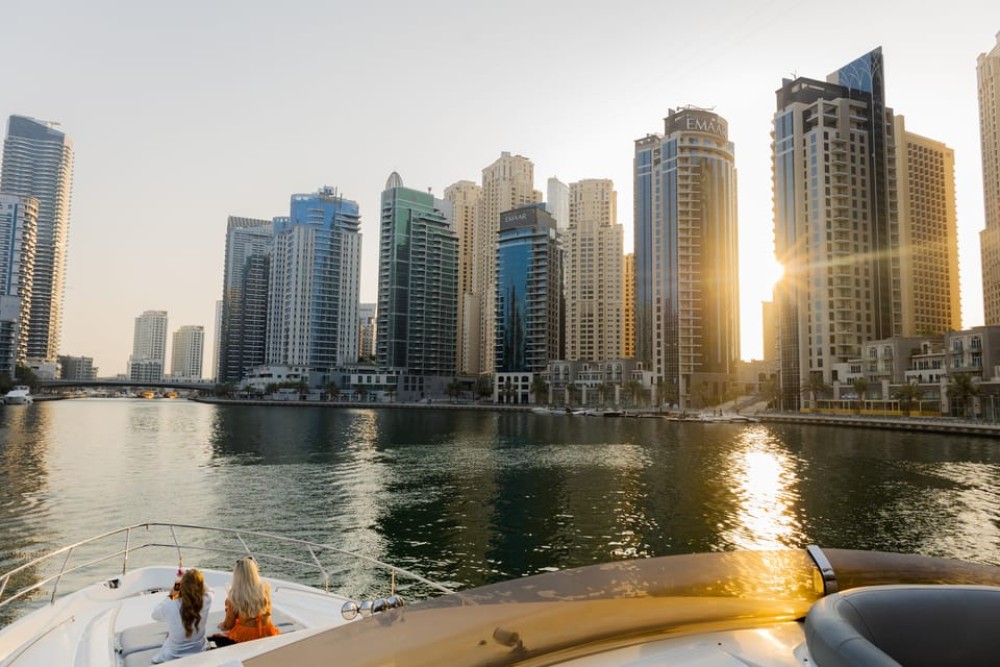 Dubai: Private VIP Luxury Yacht Tour with BBQ & Drinks | ®ExcursionMania