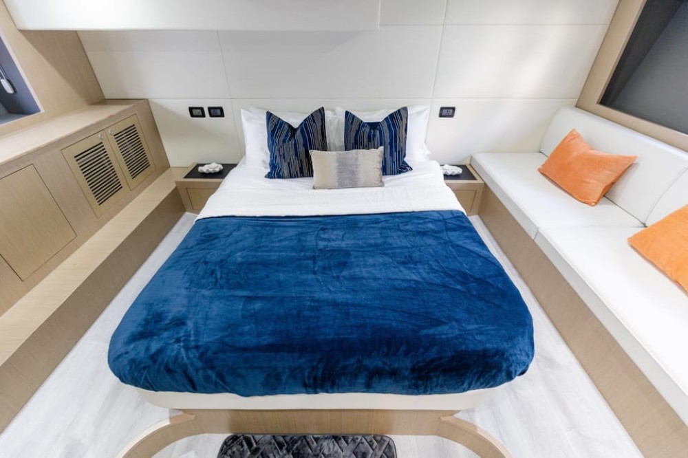 Dubai: 52ft Private Luxury Yacht for Rental | ®ExcursionMania